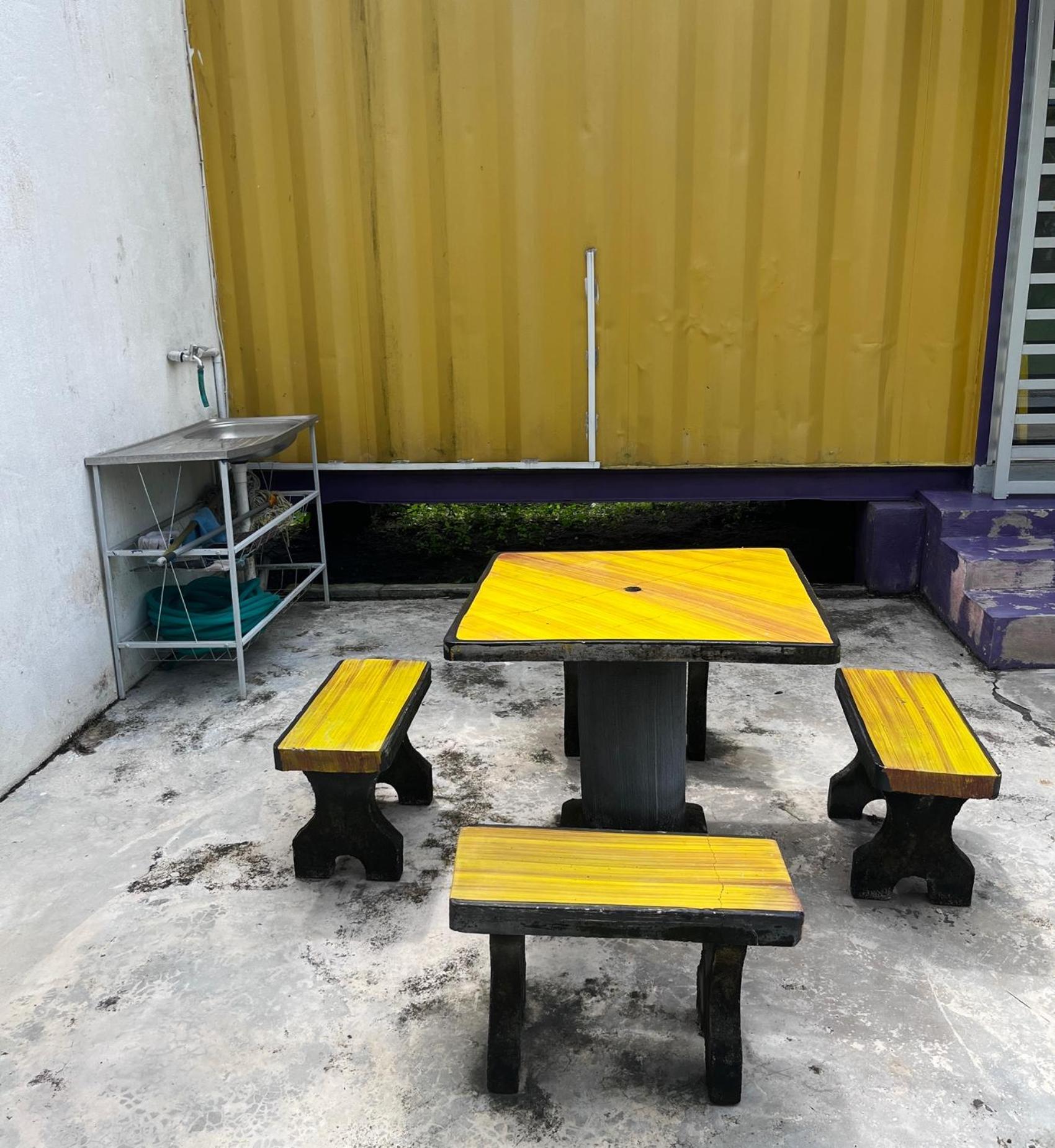 Purple Cube At Lumut Cube Homestay Kontena Luaran gambar