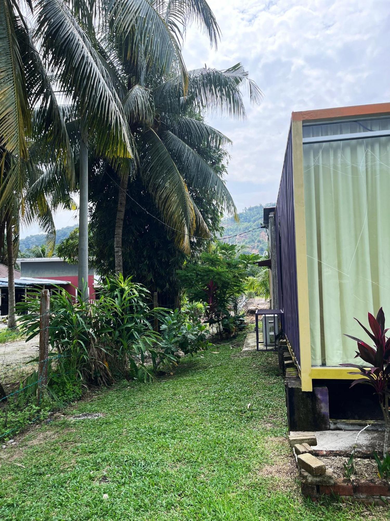 Purple Cube At Lumut Cube Homestay Kontena Luaran gambar