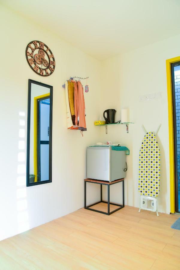 Purple Cube At Lumut Cube Homestay Kontena Luaran gambar